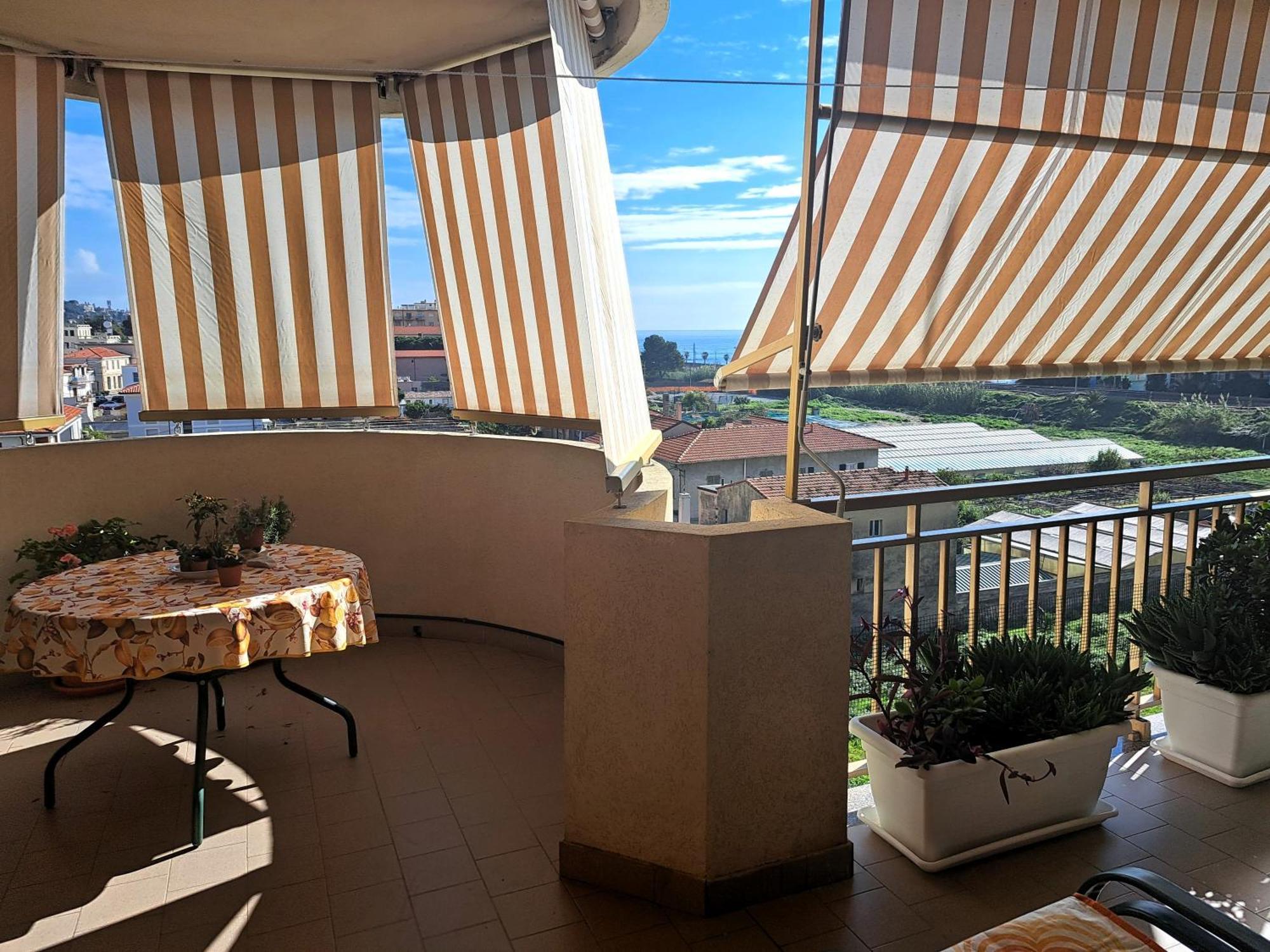 Appartamento - Terrazzo Vivibile Vista Mare, Wi-Fi Gratuito Vallecrosia Ngoại thất bức ảnh